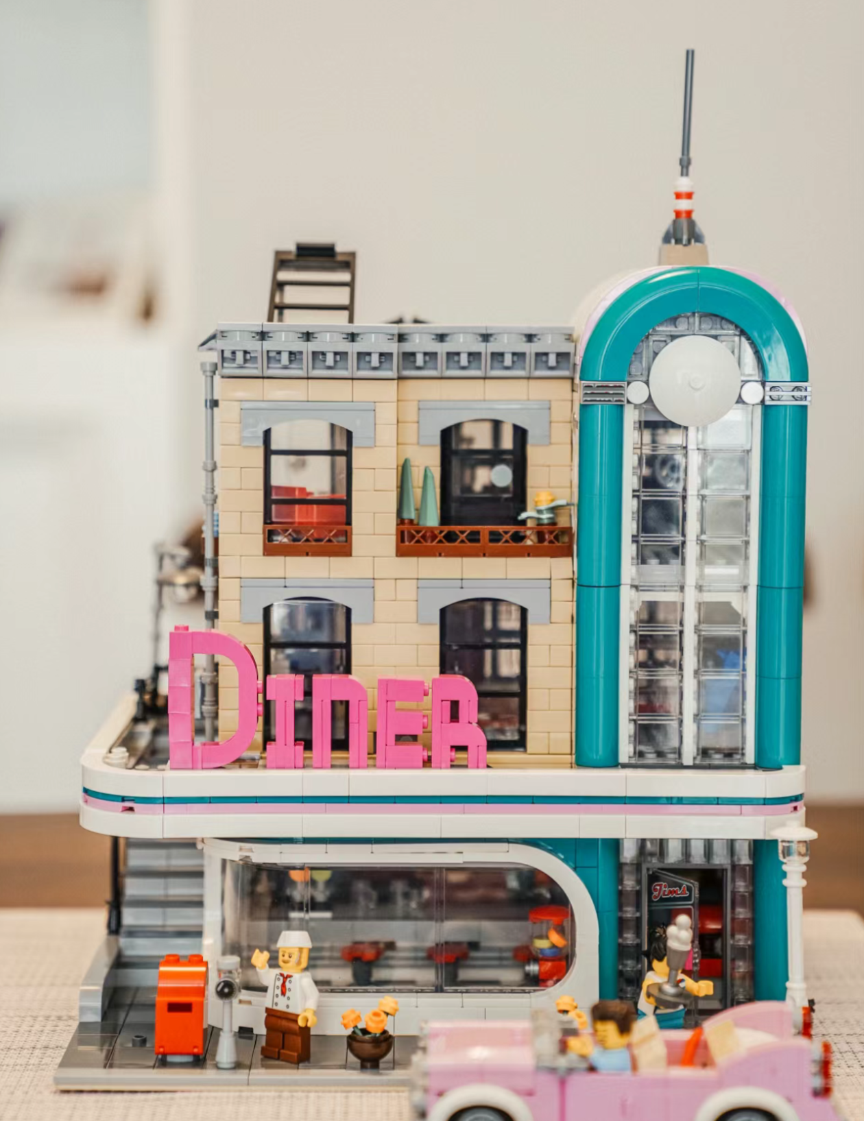 Set de Construction Downtown Diner Vintage 2488 Pièces – Image 4