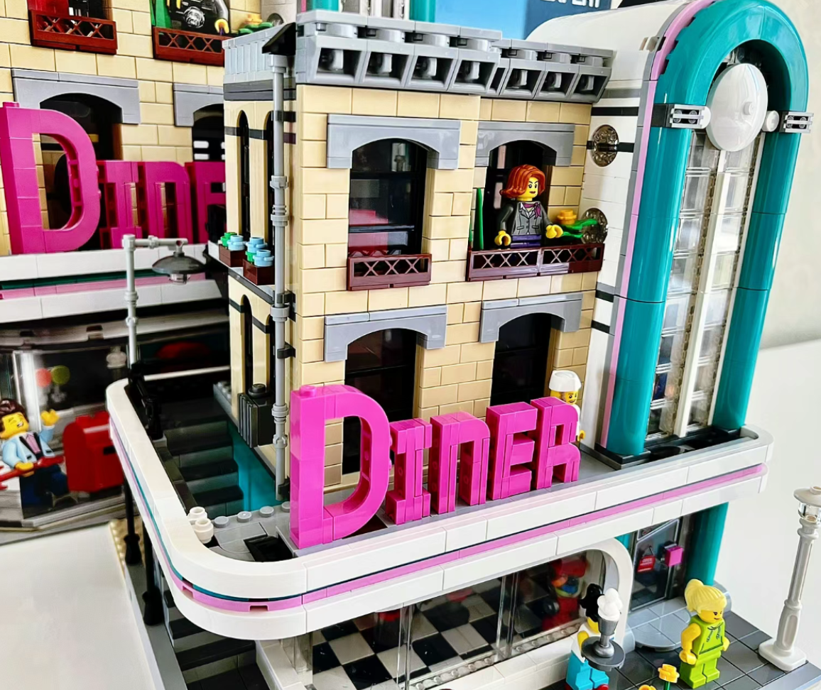 Set de Construction Downtown Diner Vintage 2488 Pièces – Image 6